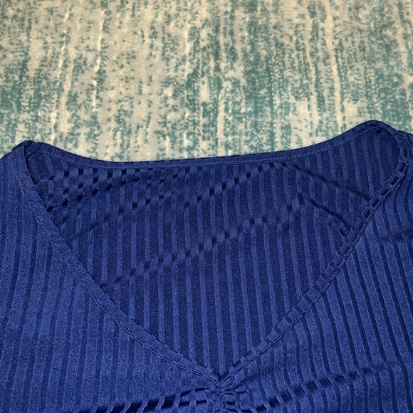 ROYAL BLUE LONG SLEEVE RIBBED LACE CROP TOP - Picture 4 of 5